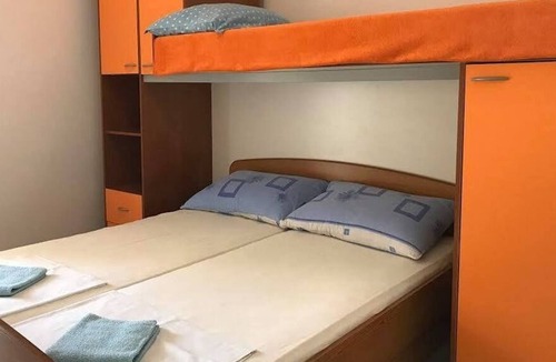 Pirovac Apartment | Two bedroom apartment with terrace Pirovac, Šibenik (A-13977-a)