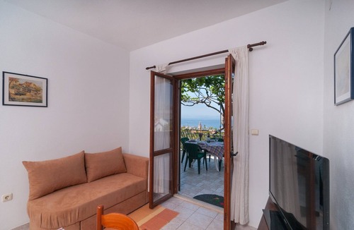 Postira Apartment | Two bedroom apartment with terrace and sea view Postira, Brač (A-3065-a)