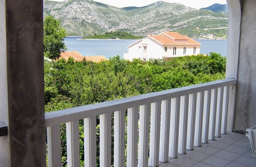 Kneza Apartment | Two bedroom apartment with terrace and sea view Kneža, Korčula (A-4342-b)