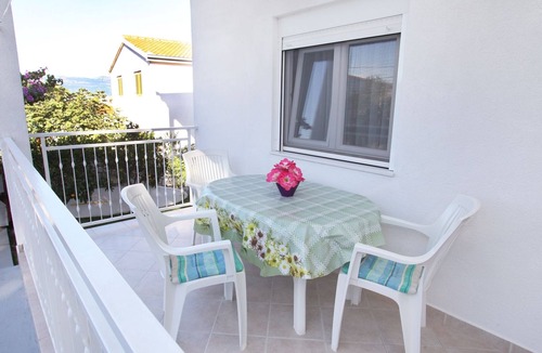 Slatine Apartment | Two bedroom apartment with terrace and sea view Slatine, Čiovo (A-972-a)