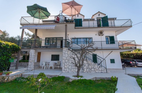 Slatine Apartment | Two bedroom apartment with terrace and sea view Slatine, Čiovo (A-1126-b)
