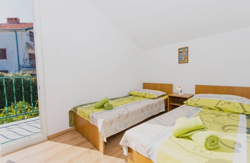 Slatine Apartment | Two bedroom apartment with terrace and sea view Slatine, Čiovo (A-1126-b)