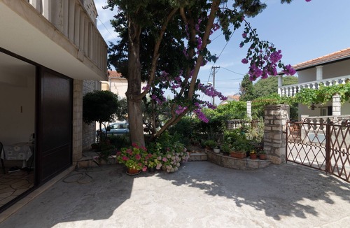 Supetar Apartment | Two bedroom apartment with terrace Supetar, Brač (A-11278-a)