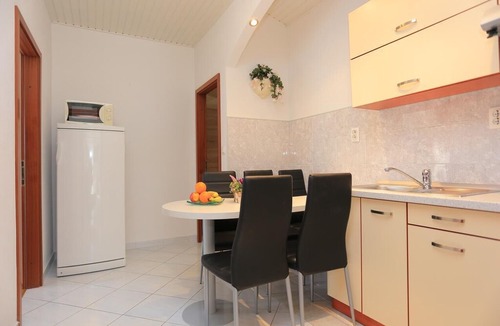 Tucepi Apartment | Two bedroom apartment with balcony and sea view Tučepi, Makarska (A-16914-d)