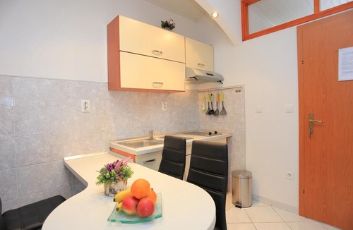 Tucepi Apartment | Two bedroom apartment with balcony and sea view Tučepi, Makarska (A-16914-d)