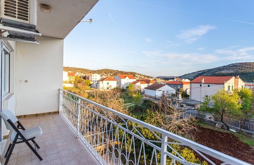 Vinisce Apartment | Two bedroom apartment with balcony and sea view Vinišće, Trogir (A-1165-a)