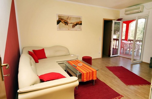 Vinisce Apartment | Two bedroom apartment with terrace Vinišće, Trogir (A-4886-b)