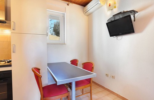Brela Apartment | Two bedroom apartment with balcony Brela, Makarska (A-18495-c)