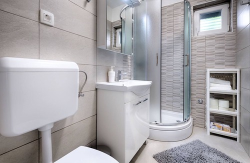 Komiza Apartment | Two bedroom apartment with terrace Komiža, Vis (A-1151-d)