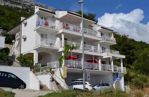 Pisak Apartment | Two bedroom apartment with balcony and sea view Pisak, Omiš (A-4281-a)
