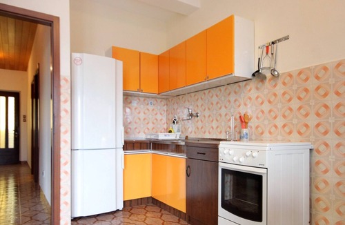Marusici Apartment | Two bedroom apartment with balcony and sea view Marušići, Omiš (A-10009-a)
