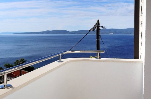 Pisak Apartment | Two bedroom apartment with terrace and sea view Pisak, Omiš (A-10323-a)