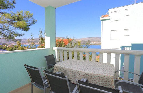 Mastrinka Apartment | Two bedroom apartment with a swimming pool Mastrinka, Čiovo (A-11717-b)