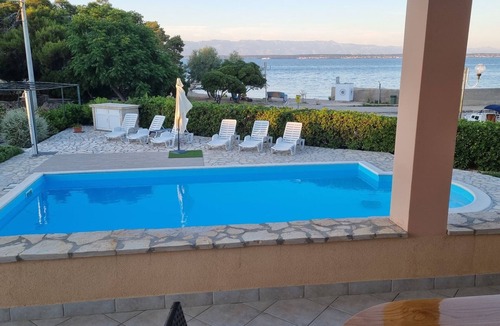 Batalaza Apartment | Two bedroom apartment with a swimming pool by the beach Ugljan (A-829-b)