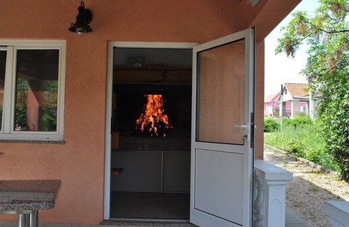 Batalaza Apartment | Two bedroom apartment with a swimming pool by the beach Ugljan (A-829-b)