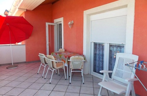 Vrbnik Apartment | Two bedroom apartment with terrace and sea view Vrbnik, Krk (A-429-a)