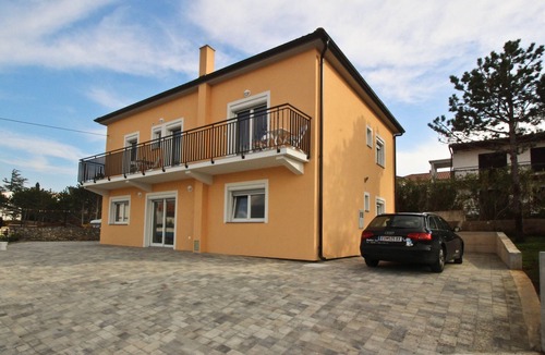 Silo Apartment | Two bedroom apartment with air-conditioning Šilo, Krk (A-18682-c)