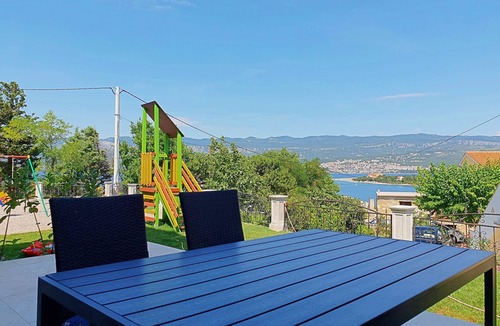 Silo Apartment | Two bedroom apartment with terrace and sea view Šilo, Krk (A-18685-a)