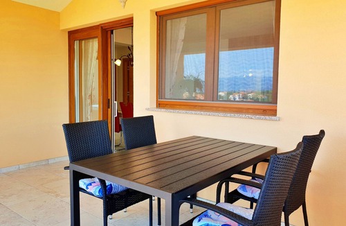 Silo Apartment | Two bedroom apartment with terrace and sea view Šilo, Krk (A-18685-b)