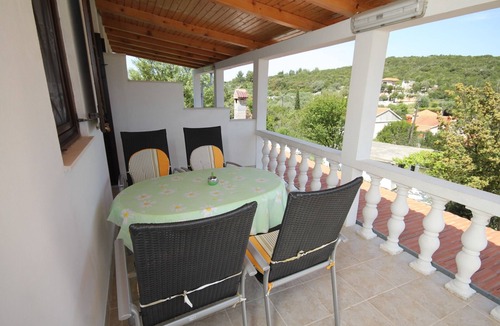 Pokrivenik Apartment | Two bedroom apartment with terrace and sea view Cove Zarace (Gdinj), Hvar (A-4597-d)