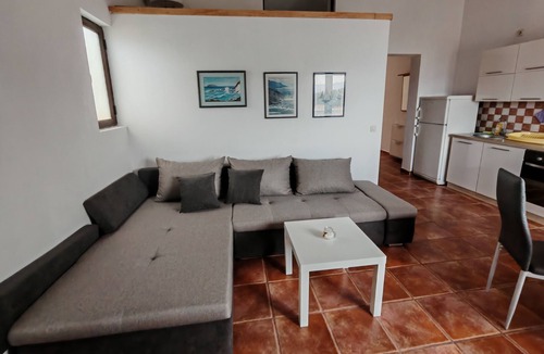 Island Hvar Apartment | Two bedroom apartment with balcony and sea view Jelsa, Hvar (A-8746-a)