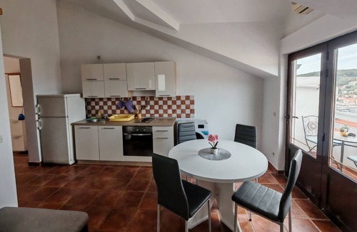 Island Hvar Apartment | Two bedroom apartment with balcony and sea view Jelsa, Hvar (A-8746-a)