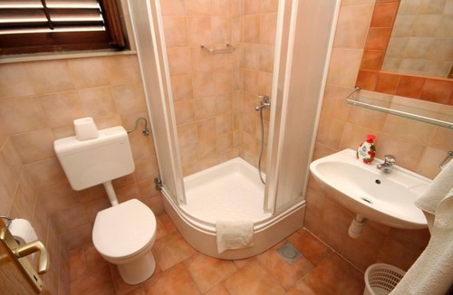 Island Hvar Apartment | Two bedroom apartment with balcony and sea view Jelsa, Hvar (A-8765-c)