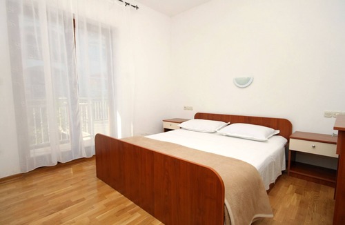 Island Hvar Apartment | Two bedroom apartment with terrace and sea view Jelsa, Hvar (A-8765-e)