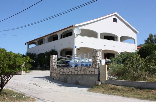 Lopar Apartment | Two bedroom apartment with terrace Lopar, Rab (A-5024-a)