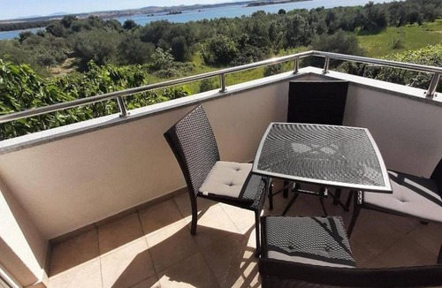 Kraj Apartment | Two bedroom apartment with terrace and sea view Kraj, Pašman (A-22000-a)