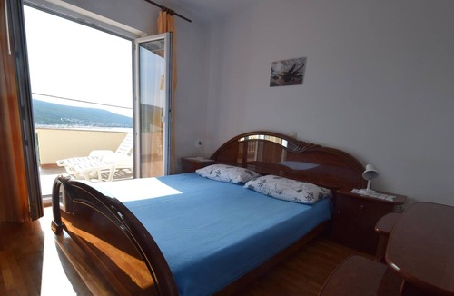 Kornic Apartment | Two bedroom apartment with terrace and sea view Kornić, Krk (A-19400-a)
