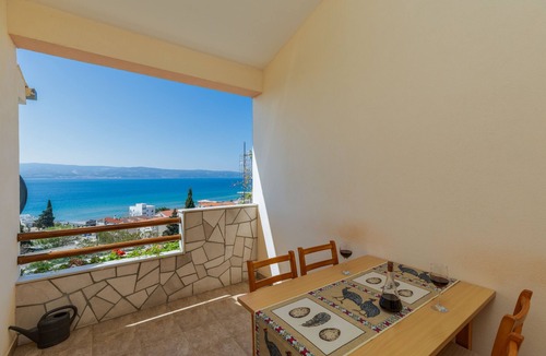 Duce Apartment | Two bedroom apartment with balcony and sea view Duće, Omiš (A-2812-d)
