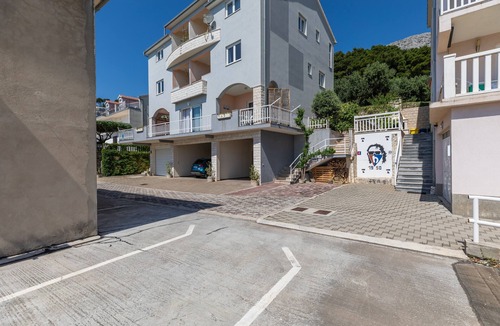 Duce Apartment | Two bedroom apartment with balcony and sea view Duće, Omiš (A-2812-d)
