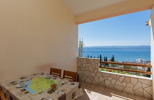 Duce Apartment | Two bedroom apartment with balcony and sea view Duće, Omiš (A-2812-e)