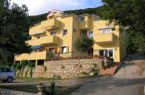 Supetarska Draga Apartment | Two bedroom apartment with balcony and sea view Supetarska Draga - Gornja, Rab (A-13645-e)