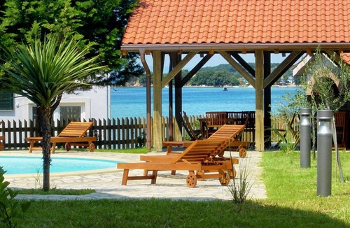 Kampor Apartment | Two bedroom apartment with a swimming pool by the beach Kampor, Rab (A-3213-e)