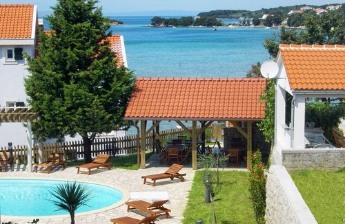 Kampor Apartment | Two bedroom apartment with a swimming pool by the beach Kampor, Rab (A-3213-b)