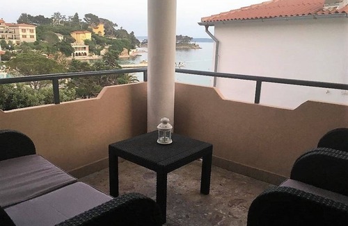Banjol Apartment | Two bedroom apartment with terrace and sea view Banjol, Rab (A-4952-b)