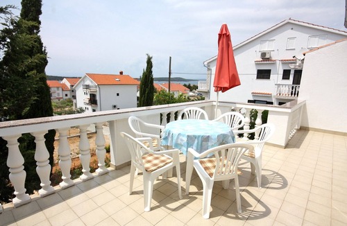Barbat na Rabu Apartment | Two bedroom apartment with terrace and sea view Barbat, Rab (A-4962-a)