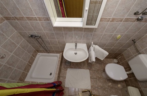 Banjol Apartment | Two bedroom apartment with balcony and sea view Banjol, Rab (A-5041-b)