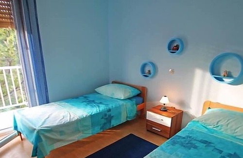 Banjol Apartment | Two bedroom apartment with terrace Banjol, Rab (A-11381-b)