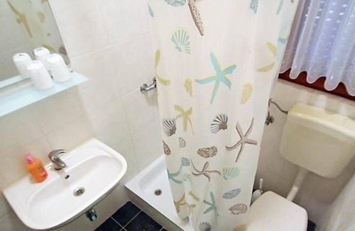 Banjol Apartment | Two bedroom apartment with terrace Banjol, Rab (A-11381-b)