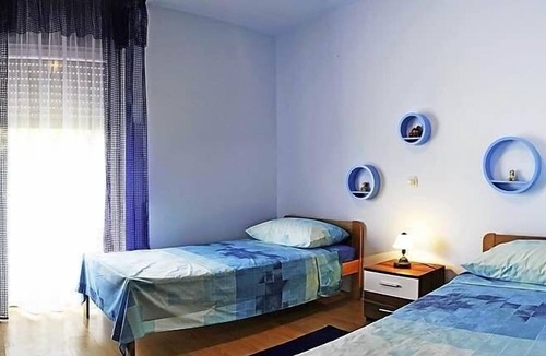 Banjol Apartment | Two bedroom apartment with terrace Banjol, Rab (A-11381-c)