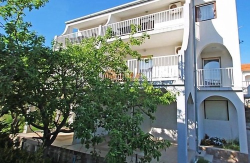 Banjol Apartment | Two bedroom apartment with terrace Banjol, Rab (A-11381-c)