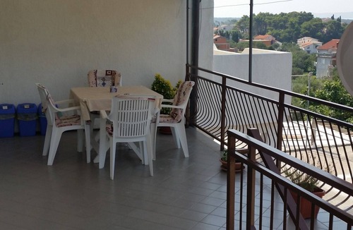 Palit Apartment | Two bedroom apartment with terrace and sea view Rab (A-14427-a)