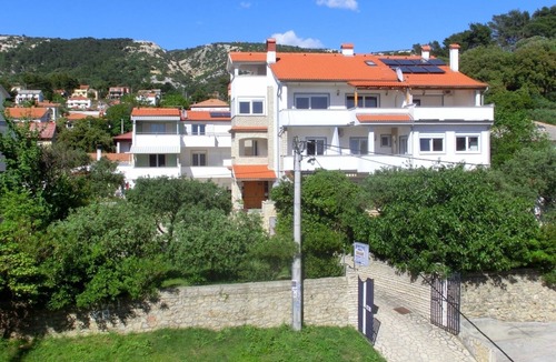Banjol Apartment | Two bedroom apartment with balcony Rab (A-14792-d)