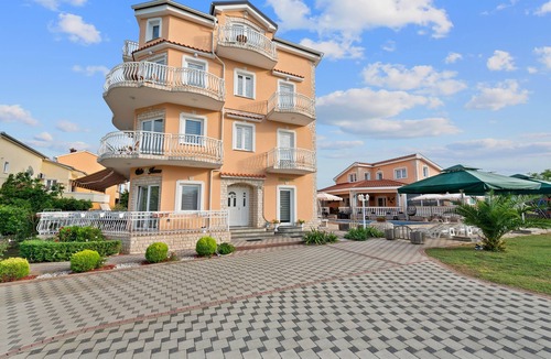 Kraj Apartment | Two bedroom apartment with a swimming pool by the beach Kraj, Pašman (A-334-b)