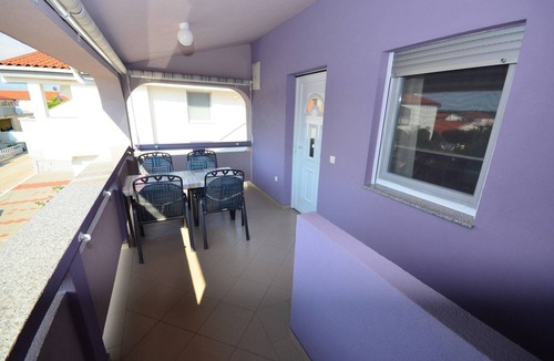 Vir Apartment | Two bedroom apartment with balcony Vir - Kozjak, Vir (A-18556-c)