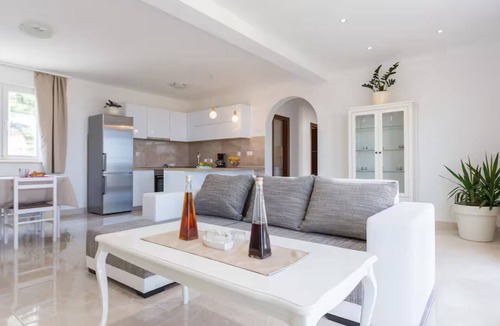 Zupa dubrovacka House | Two Bedroom Holiday Home with Terrace and Sea View