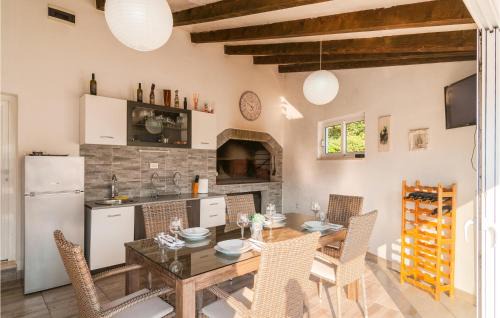 Neoric House | Two-Bedroom Holiday Home In Neoric